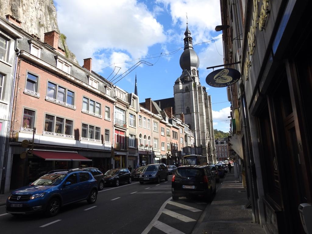 Les Voisins De Mr Sax Dinant Exterior foto
