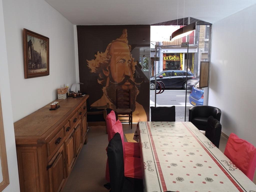 Les Voisins De Mr Sax Dinant Exterior foto